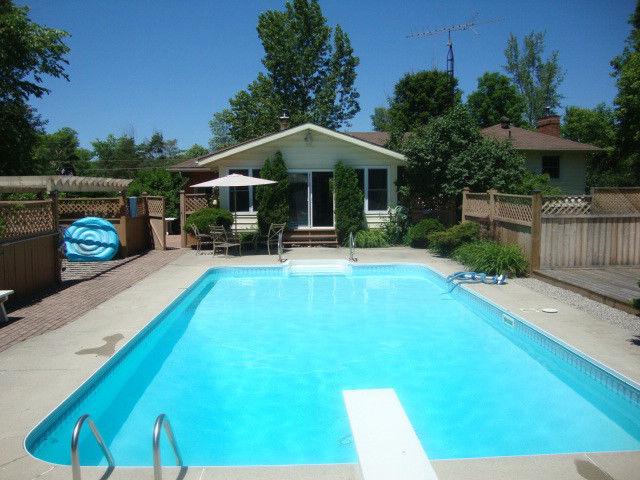 Perth  Home for Sale! Fireplace Sun Room Pool NEW PRICE!!