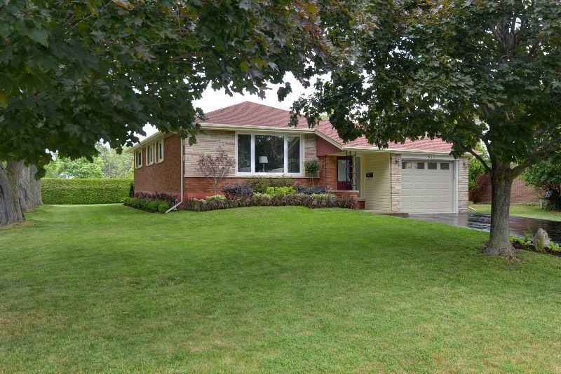 Burlington Bungalow backing onto Greenspace