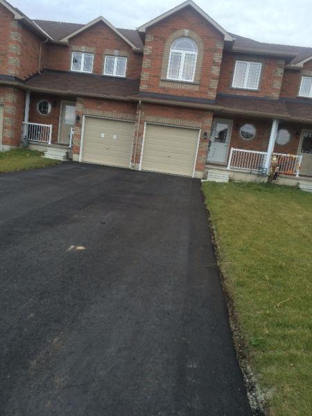 SPACIOUS 3 BEDROOM, 3 BATHROOM TOWNHOUSE READY TO MOVE IN NORTH
