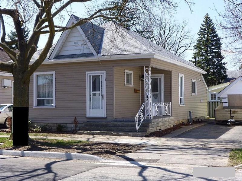 West Brant Bungalow Available in August 2016