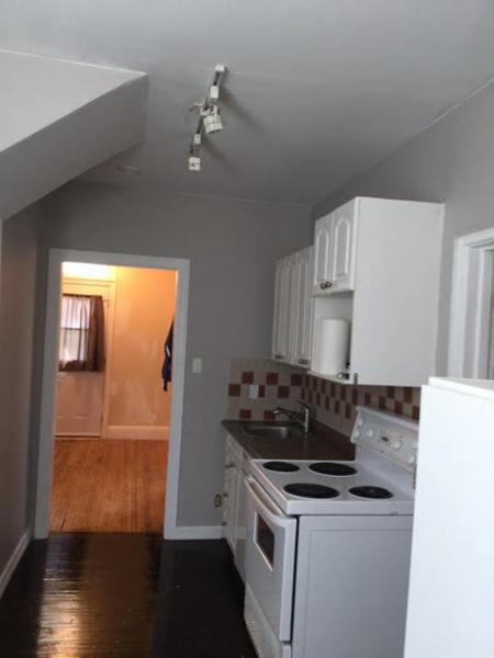 Spacious 3+1 Bedroom House Close to Queen's University