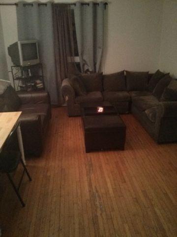 $450 INCLUSIVE / 2 ROOMS ON CALDERWOOD/ AUGUST OR SEPTEMBER 1ST