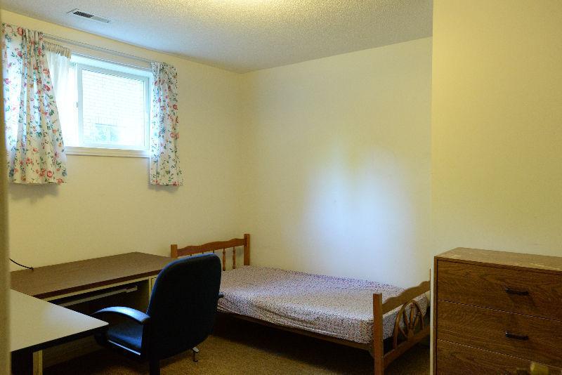 Walking distance to UW! Great room for student!