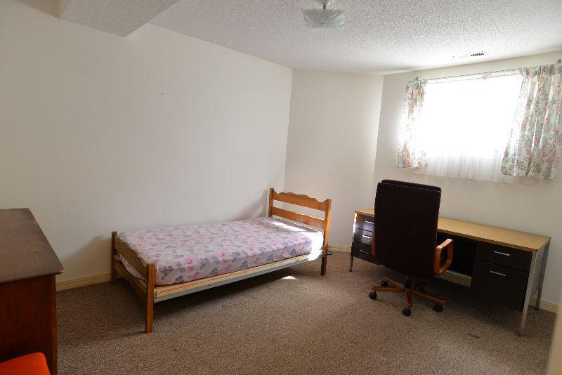 Walking distance to UW! Great room for student!