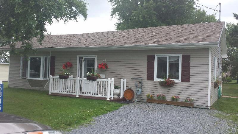 Country home close to St. Lawrence River - 2 mins from
