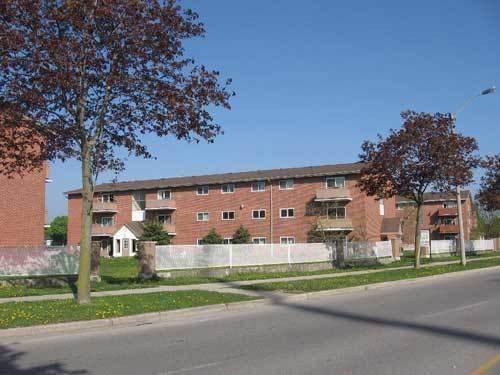 One Bedroom APT - Heat Included - Huron Street at Oakville Ave