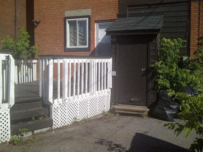 Centertown 1 bd semi-basement in heritage house, $899 incl utils