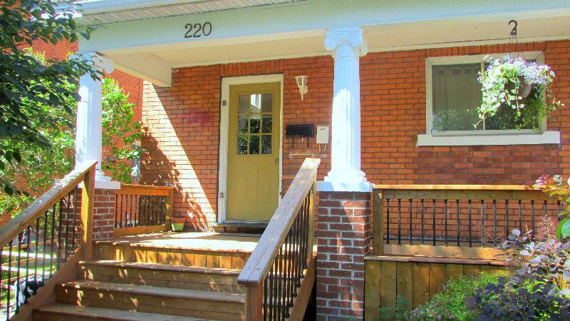 1 bedroom apartment with front porch/deck