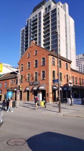 Luxury One Bedroom and Den in the Byward Market