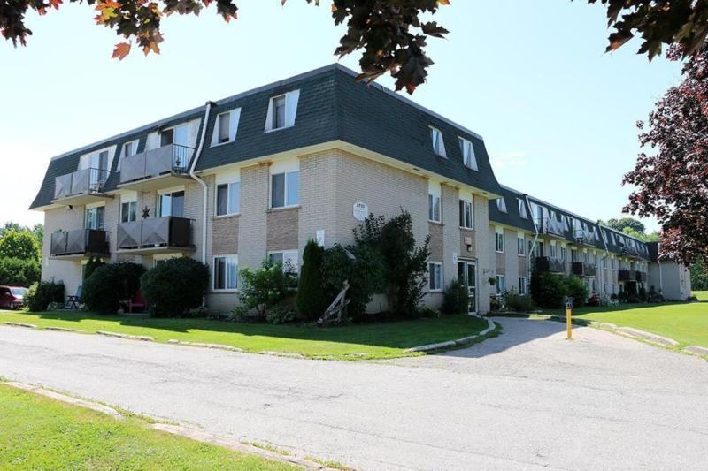 2 bedroom  apartment for rent north of Kelso Beach