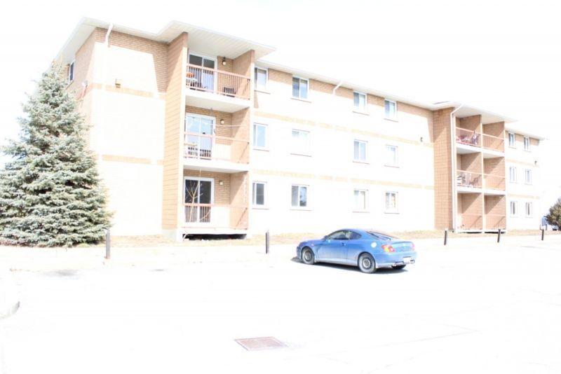 2 Bedroom- Balcony,Coin Laundry, Parking, -Students Welcomed