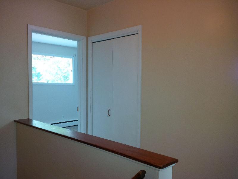 **Large 2-bedroom apartment avail August 1st ** $950/mo +hydro