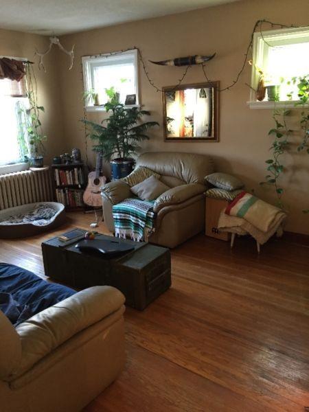 2 Bdrm Main Floor Apt downtown PA