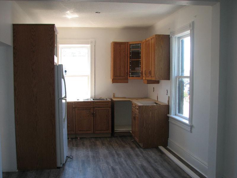 Newly Renovated 2 Bedroom Downtown PA