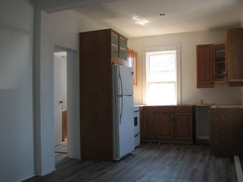Newly Renovated 2 Bedroom Downtown PA