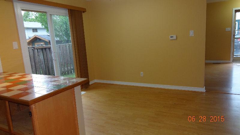 Conway Drive - 3 Bedroom Townhouse Near White Oaks Mall