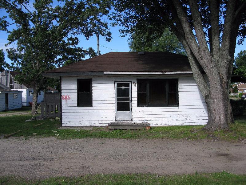 3 Bedroom Home on Lakeshore Dr. Utilities Included