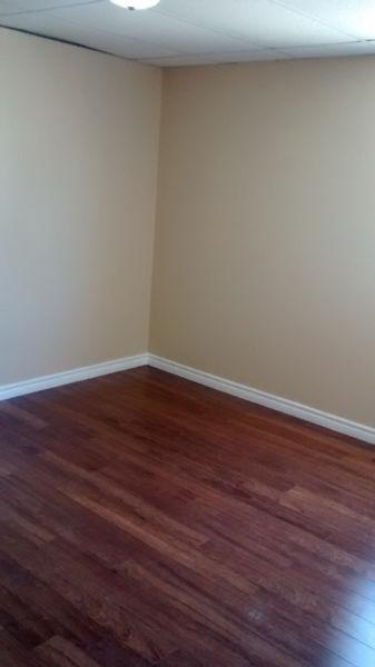 Newly renovated 3 bedroom apartment, modern laminate flooring !!