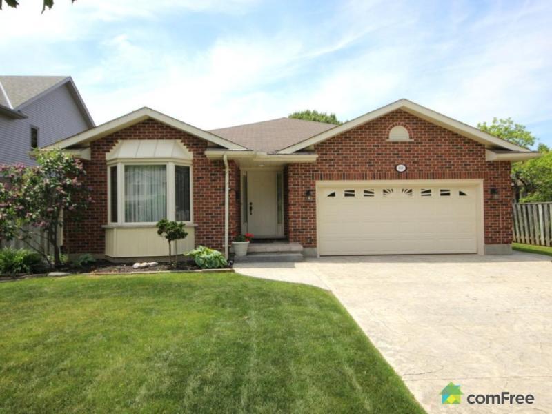 $429,900 - Bungalow for sale in