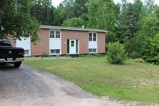 COUNTRY HOME CLOSE TO SEVERAL AMENITIES!!!