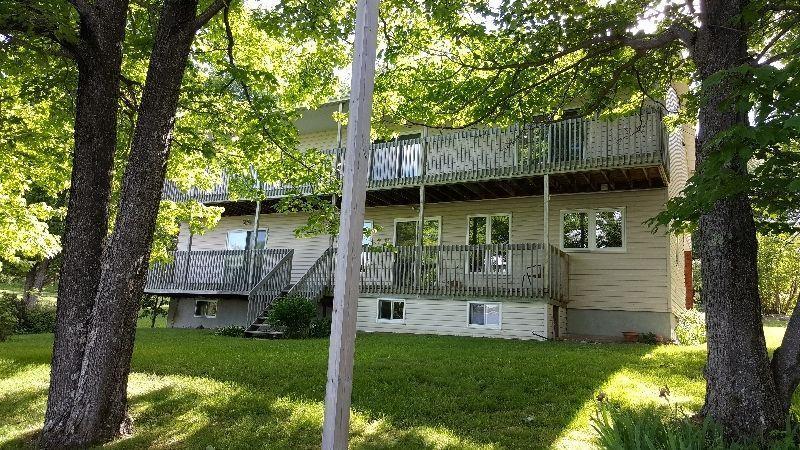 Spacious 2 Story Bungalow on the water in Callander
