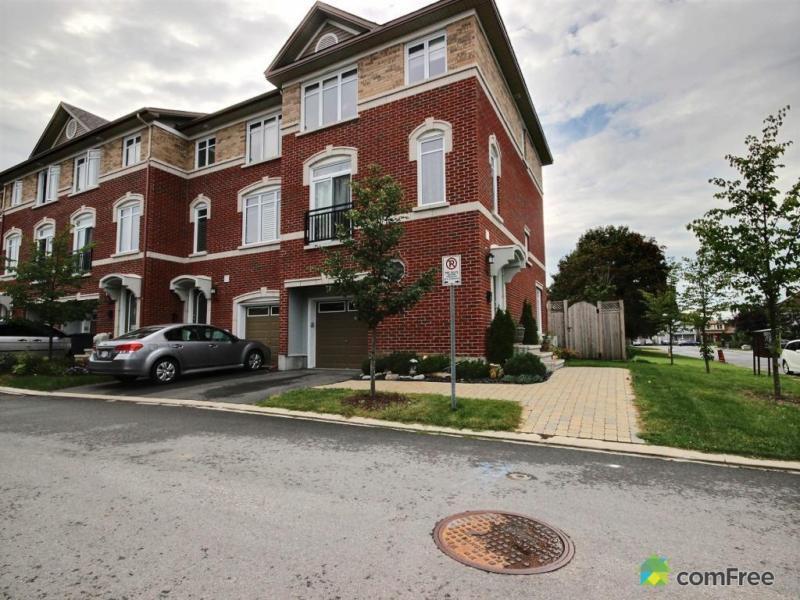 $428,900 - Townhouse for sale in Nepean