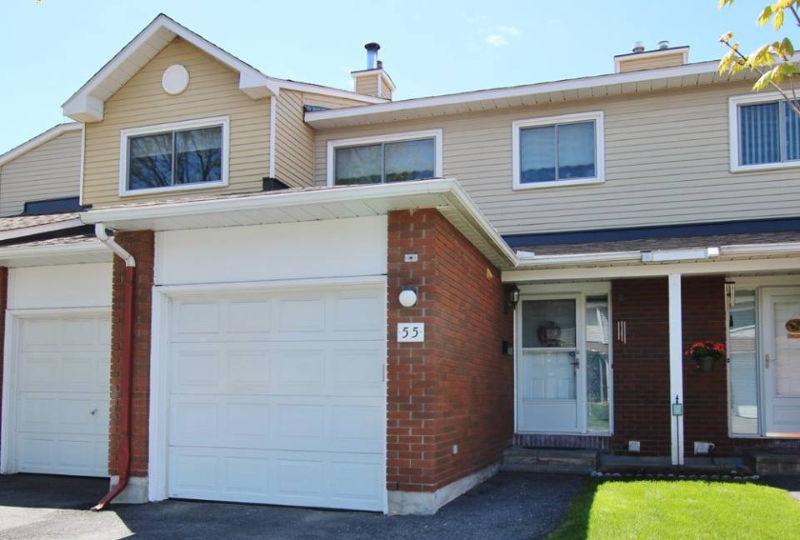 Amazing Townhome by Carlingwood Shopping Centre