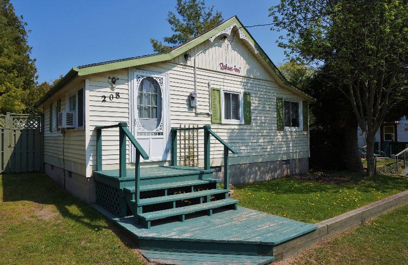 SAUBLE BEACH ~ SUPER CLOSE TO THE BEACH WITH FENCED BACKYARD!