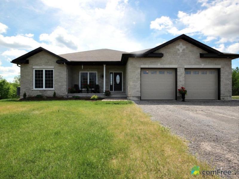 $529,000 - Bungalow for sale in Almonte
