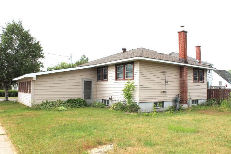 35 St. Mary's Avenue,  ON $157,500