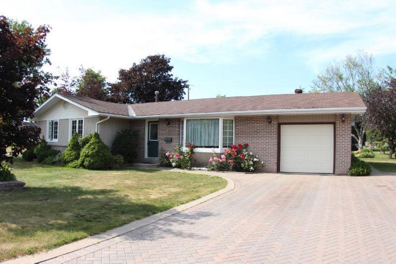 38 PASSMORE - NEW LISTING & OPEN HOUSE THURS JUL 21 6-7:30PM