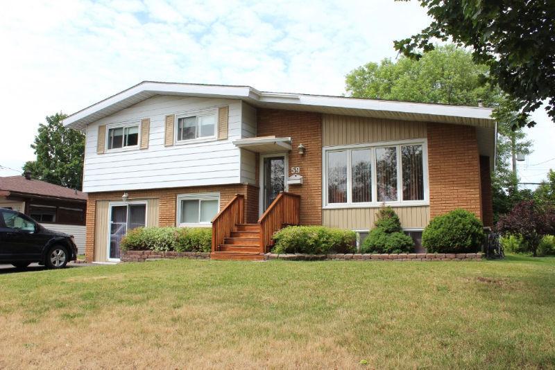 59 Meadow Park Cres,  ON $205,000