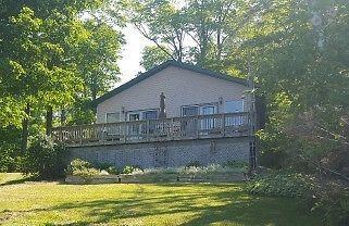 PERFECT GETAWAY ON CARIBOU LAKE