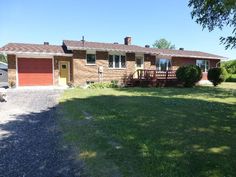 Year Round Spacious Home W/ Acreage Noelville, Ont