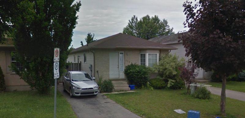 318 Fleming Dr - 5 Bedroom House - Next to Fanshawe College