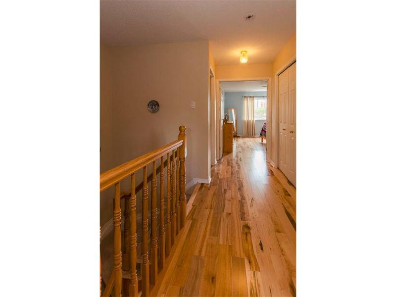 Large end unit townhome in Kanata Village Green area
