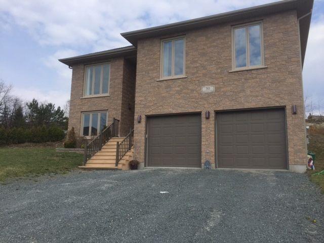 Executive Home Available Sept 1, 2016