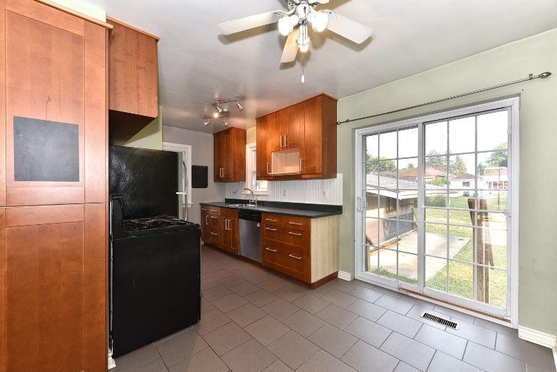 ALL GIRLS HOUSE - 2 GIRLS LOOKING FOR ROOMMATES