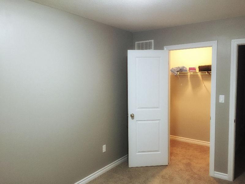 Room for rent for young professional with bathroom+walkin closet