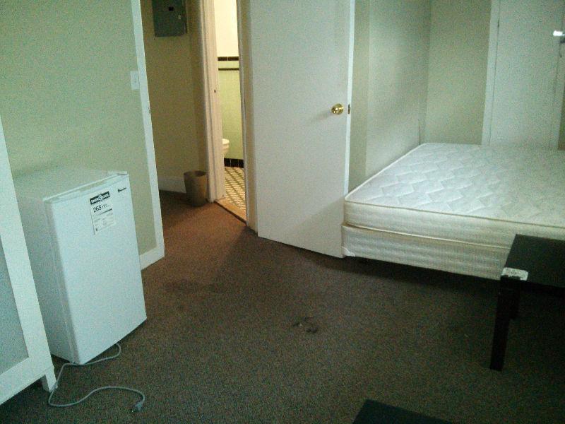 APT 1 WITH 4 ROOMS FOR RENT CLOSE TO u !