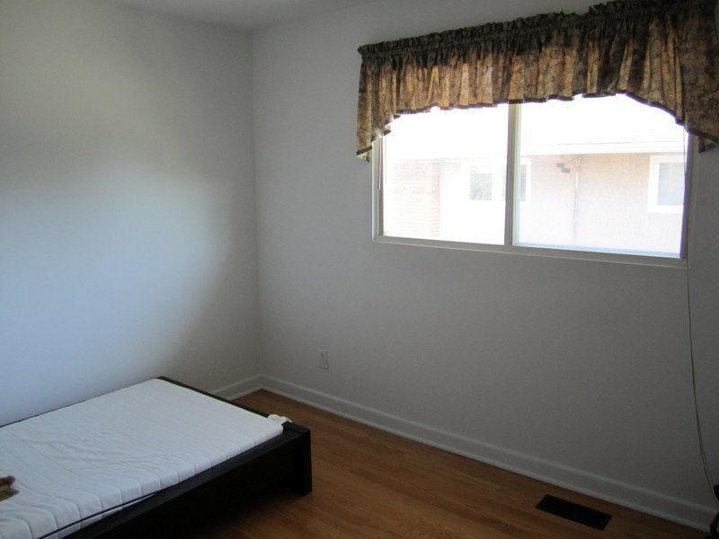 Room For Rent near CARLETON U and BUS Stop females only