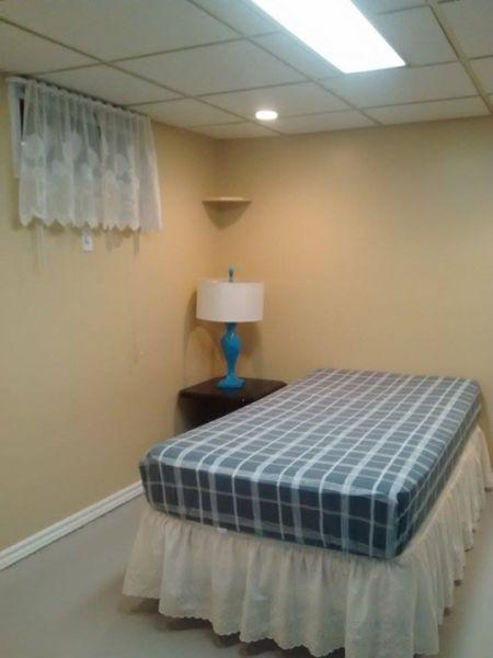 2 clean rooms with kitchenette, for roommates or can rent separa