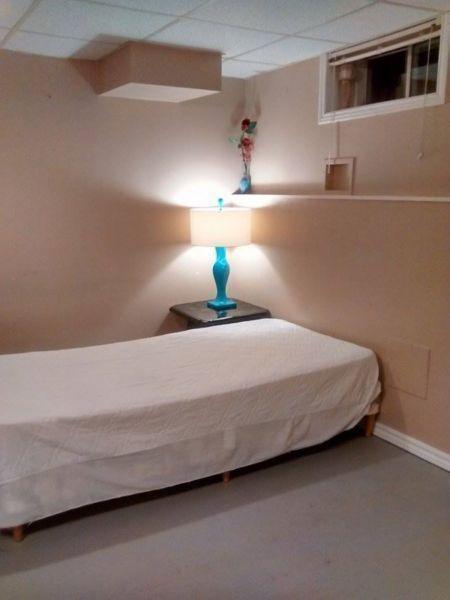 2 clean rooms with kitchenette, for roommates or can rent separa