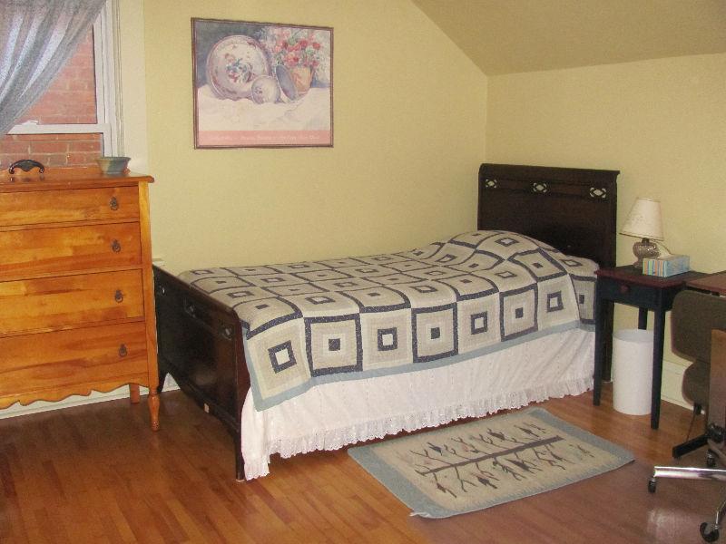 1 Bedroom, 8 month lease for female student