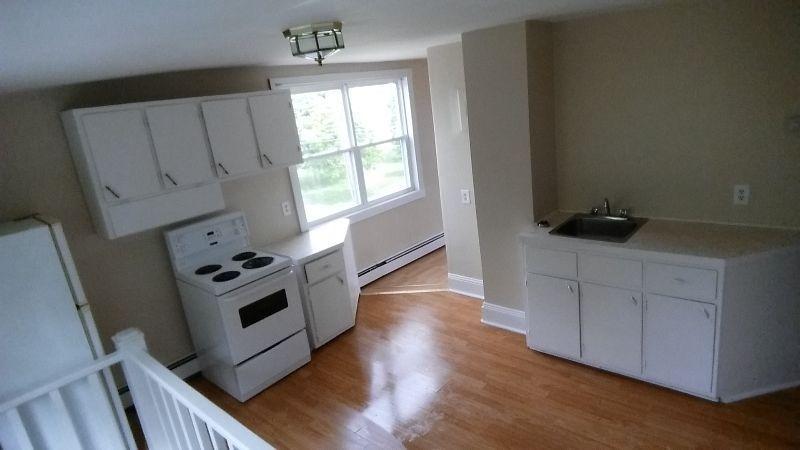 2 bedroom Apt available in Downtown **All included only $695**