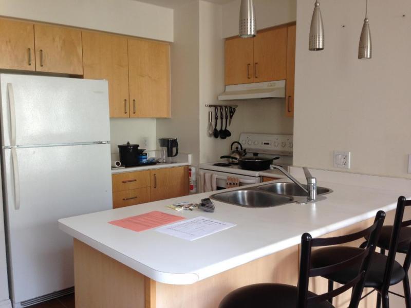 2BR Townhouse with Garage @ King & Strachan
