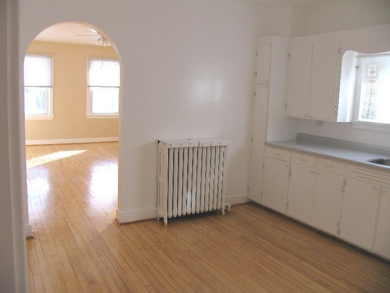 Clean & quiet 2 Bdrm Apt in Schumacher