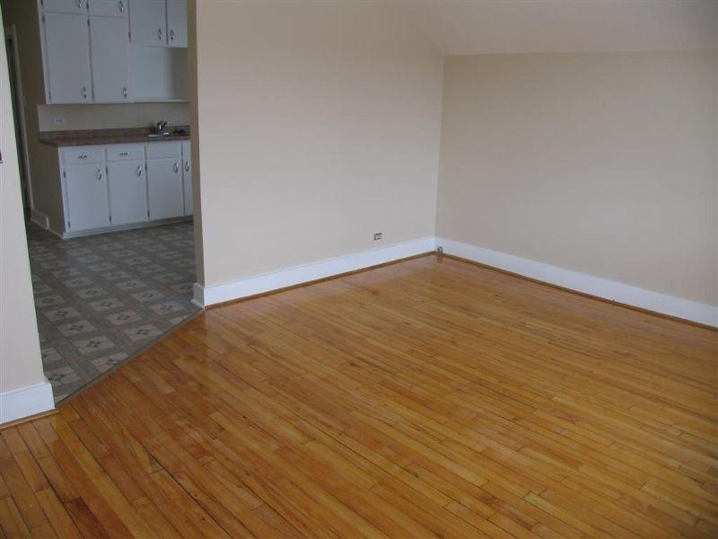 Lovely 2 Bdrm Upstairs Apt in Schumacher