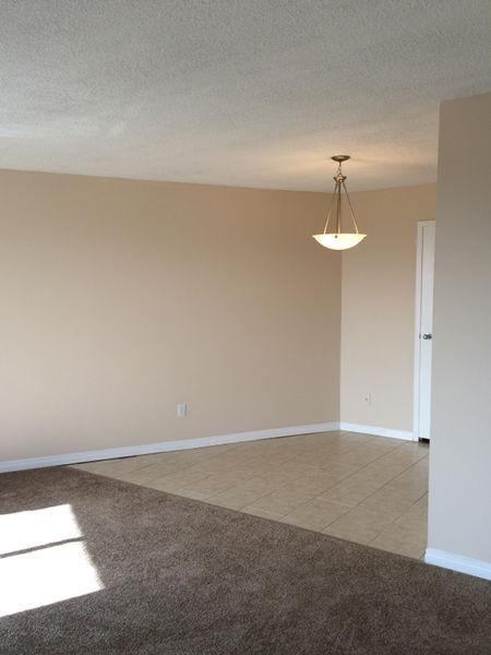 Quiet 2 Bedroom Apartment for Rent: Forest Glade, East Windsor