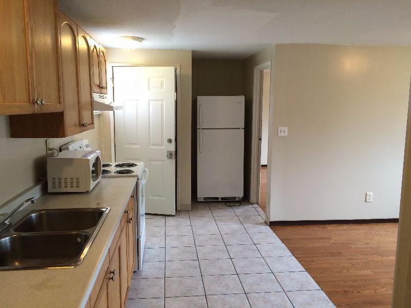 U of W - 2 BED APT $875 ALL INCL PLUS FREE INTERNET & LAUNDRY